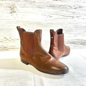 Ugg brown leather boots bootie ankle 9.5 distressed